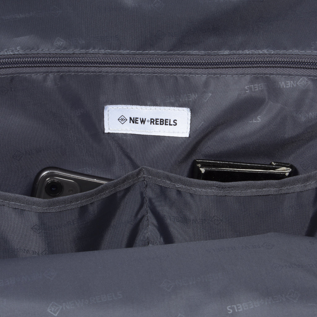 Julan  Canton Shopper 40L Black Water-Repellent