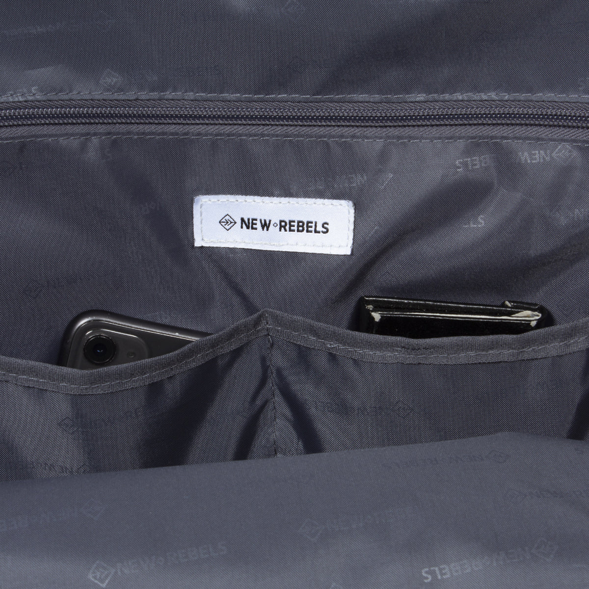 Julan  Canton Shopper 40L Black Water-Repellent