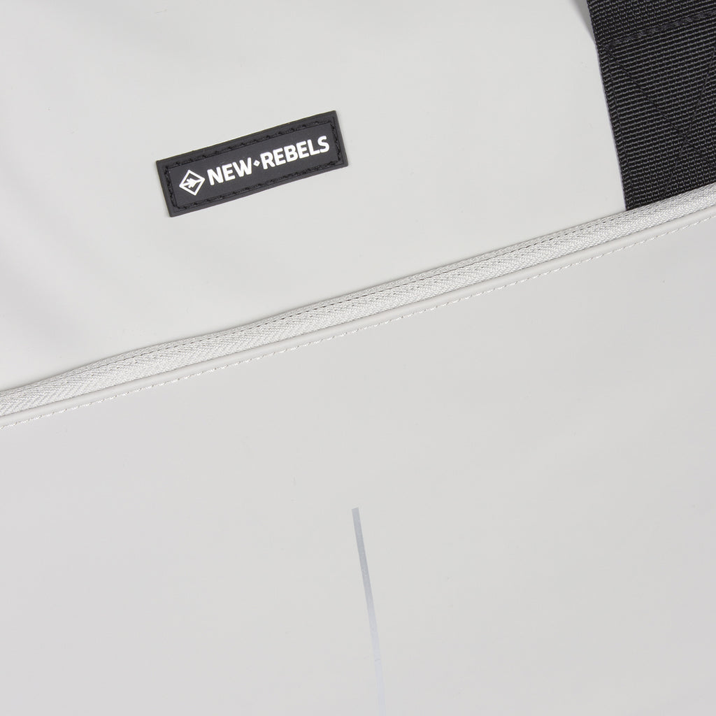 Julan  Canton Shopper 40L Black Water-Repellent