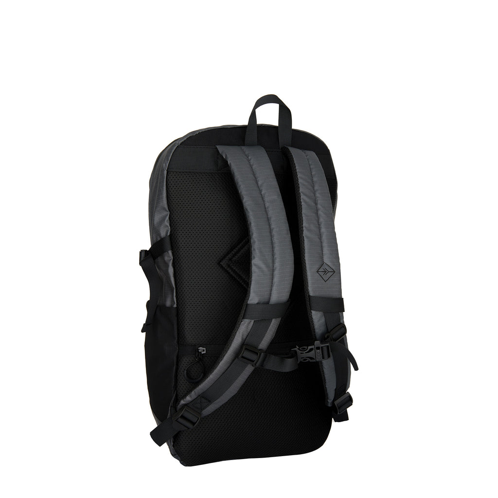 New Rebels Hugo Carmichael Waterdichte Rugtas: 26-liter wandelrugzak