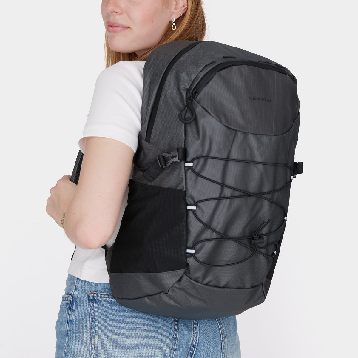 New Rebels Hugo Carmichael Waterdichte Rugtas: 26-liter wandelrugzak