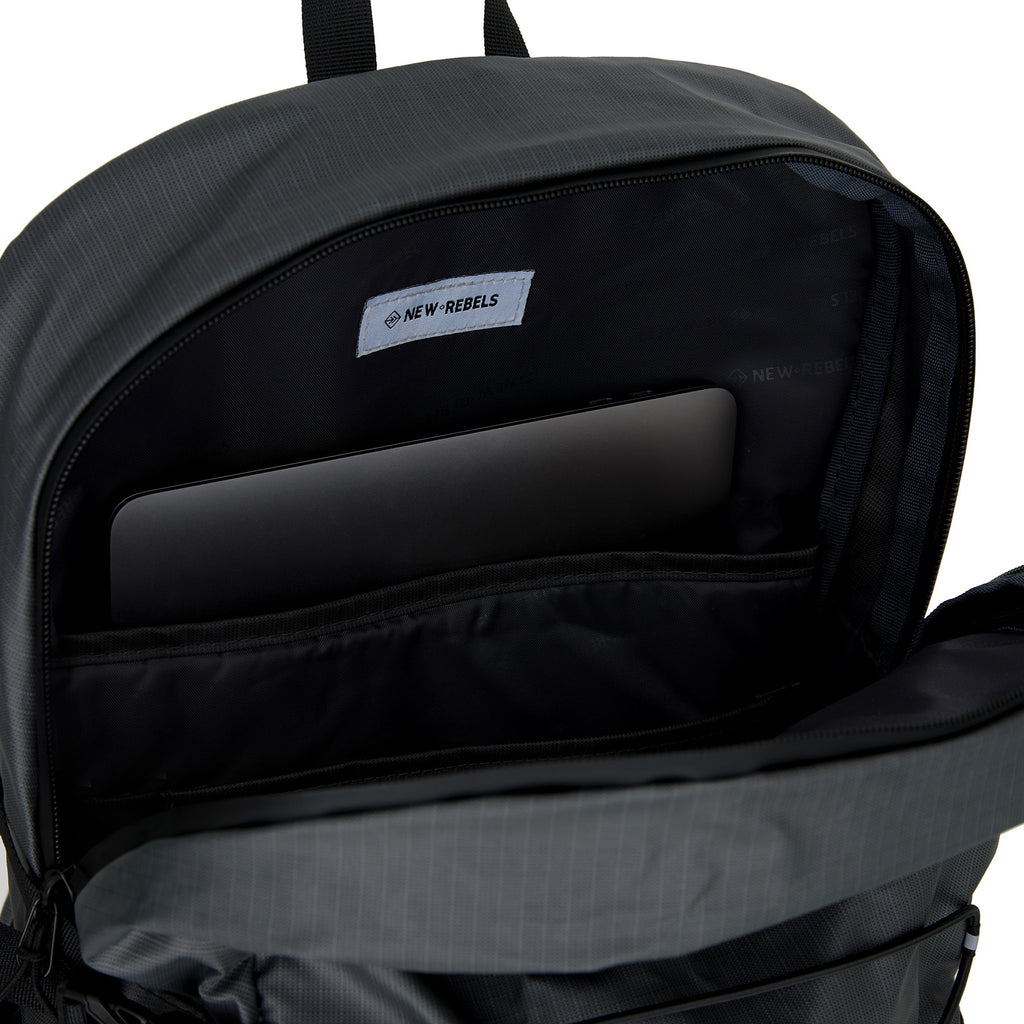 New Rebels Hugo Carmichael Waterdichte Rugtas: 26-liter wandelrugzak