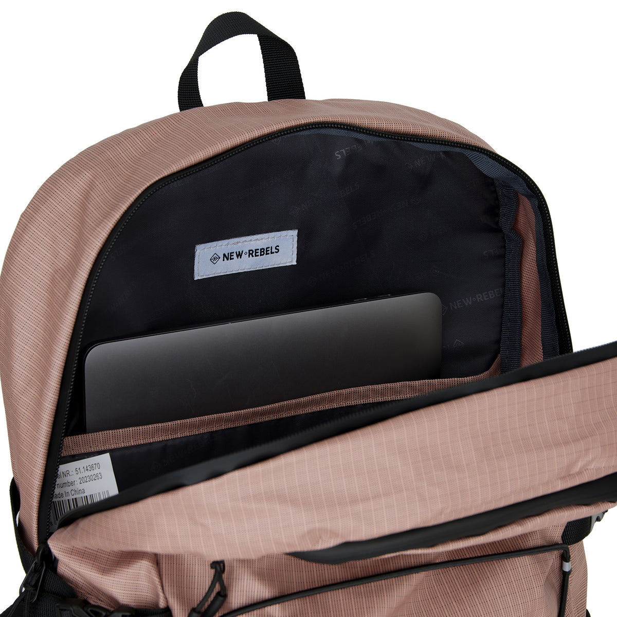 New Rebels Hugo Carmichael Waterdichte Rugtas: 26-liter wandelrugzak