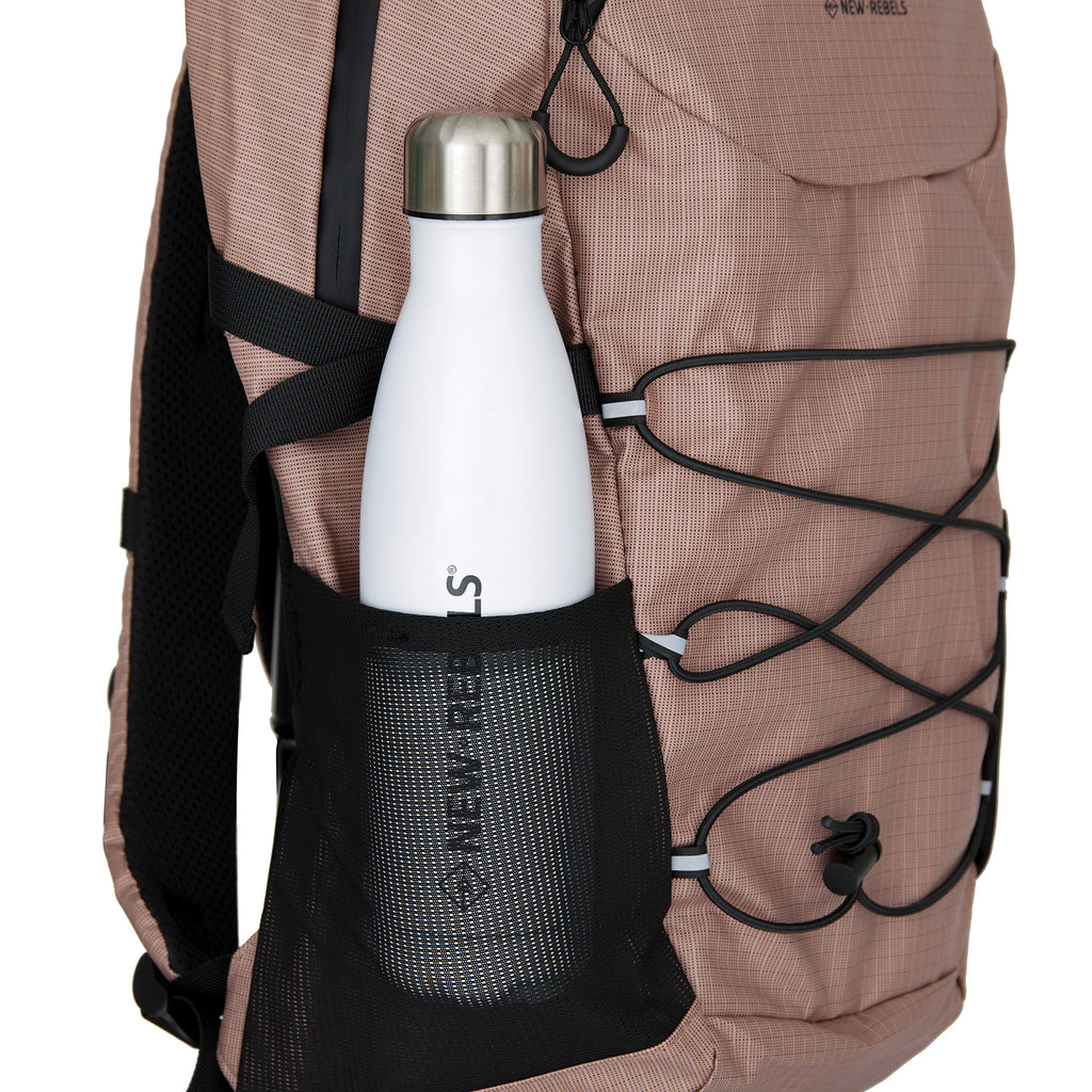 New Rebels Hugo Carmichael Waterdichte Rugtas: 26-liter wandelrugzak