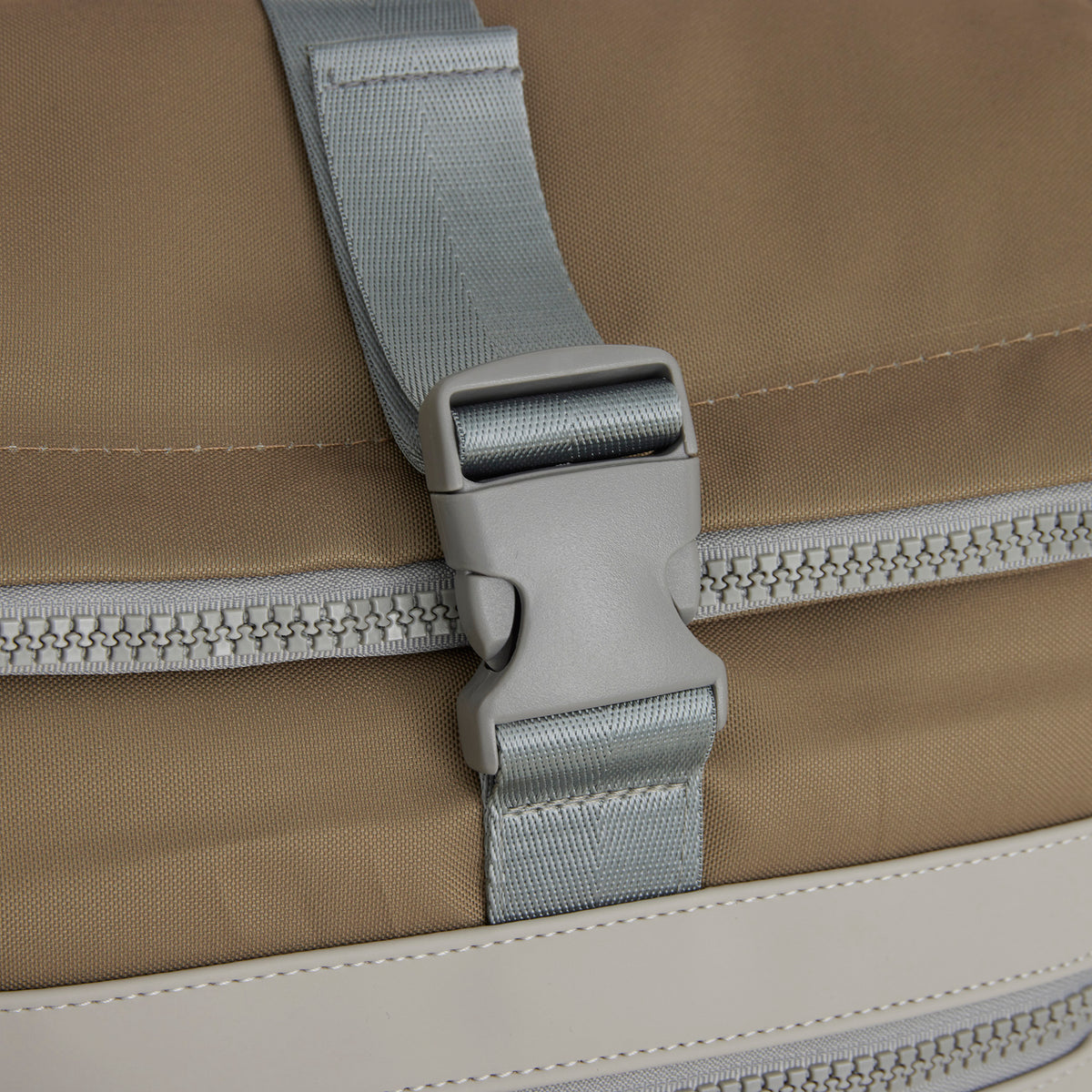 Mart New York Ferron PU Nylon Waterafstotende Rolltop Rugzak 15.6 inch Laptop Rugtas Schooltas en Werktas 17-21L