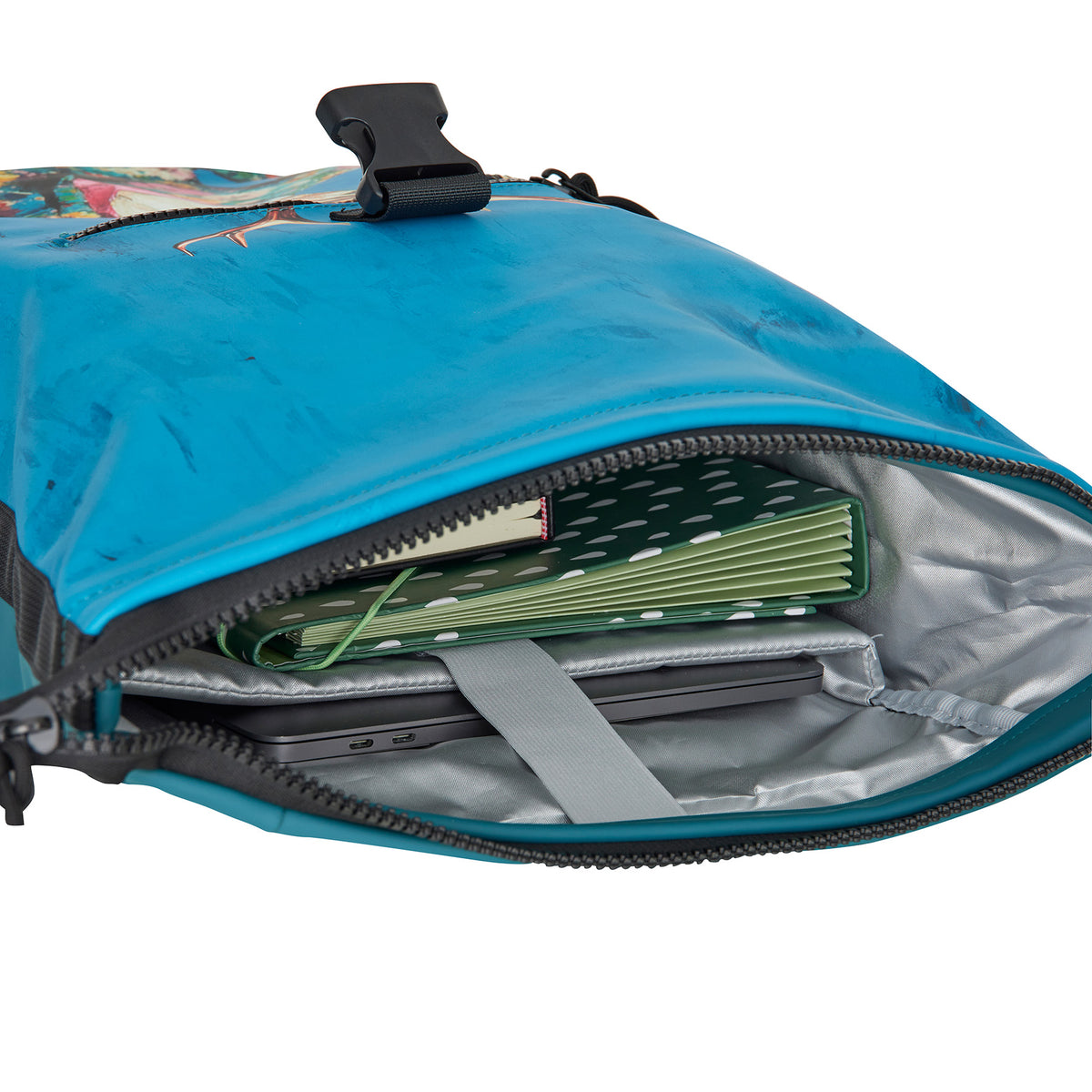 Mart Arts - New York Dressed Deer Rolltop Backpack 16L
