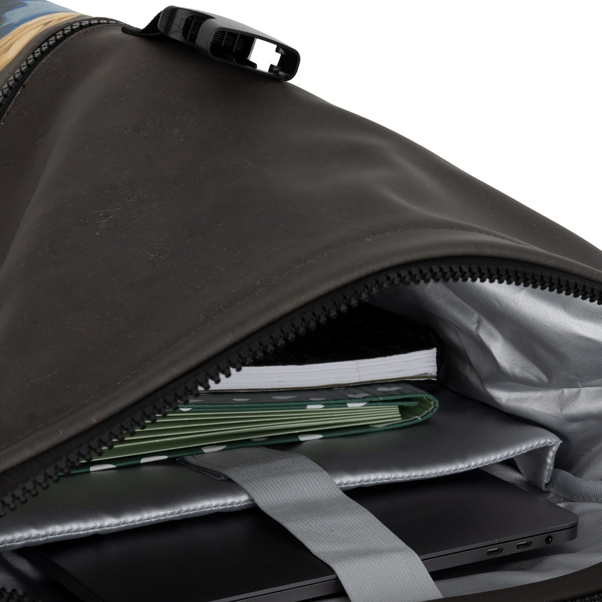 Mart Arts – New York  Rolltop Rugzak 16L | Waterafstotend Backpack